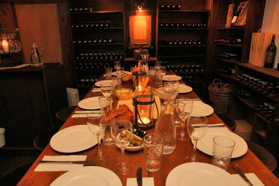 Cologne-Nippes: Gourmet wine tasting with cheese platter - A Detailed Look at the Tour Experience