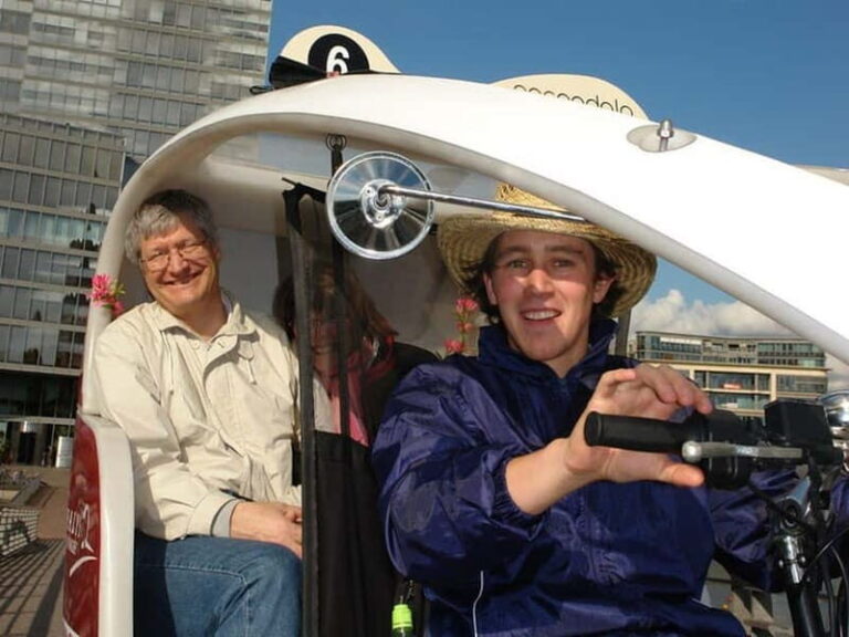 Cologne: Rickshaw city tour perpedalo - Authenticity and Value: What This Tour Offers