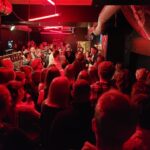 "Comedykills" - das Open Mic im Glockenbachviertel - A Close Look at Comedy Kills in Munich