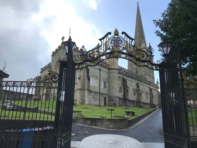 Complete city tour of Derry - A detailed look at the tour experience