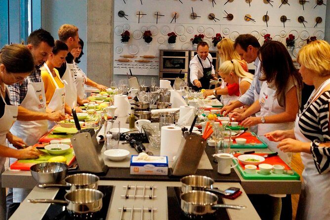 Cooking Class - Lunch time Harvest, in villa in Sorrento - Logistics and Group Size