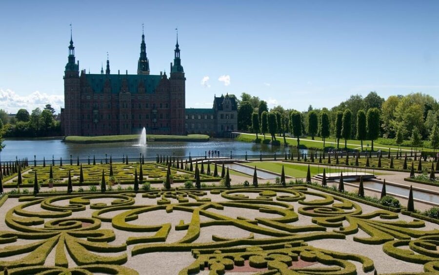 Copenhagen: Frederiksborg Tour in Spanish - Discover Frederiksborg Palace on a Spanish-Guided Tour in Denmark