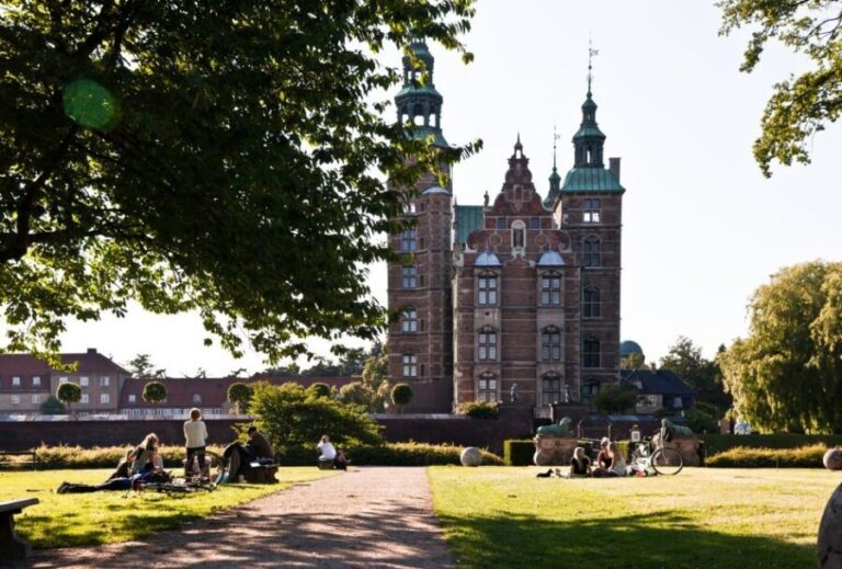 Copenhagen: Private Guided Walking Tour of Rosenborg Castle - Exploring Rosenborg Castle: A Deep Dive