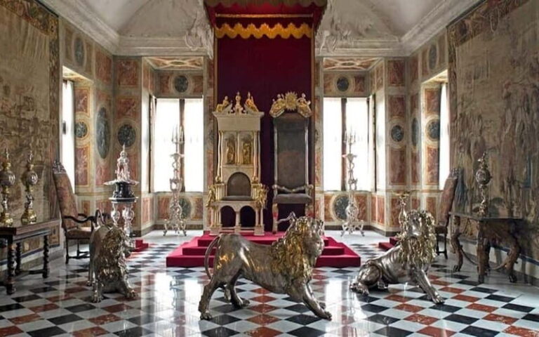 Copenhagen: Rosenborg and Christiansborg Palaces Tour in Spanish - Exploring Copenhagens Palaces: A Practical and Engaging Journey