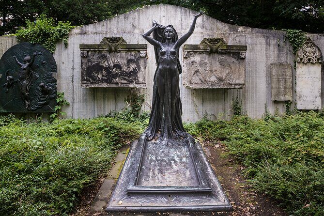 Corpses, Leprosy, Lucifer 75-minute Tour at the Old Cemetery - The Sum Up: Why Choose This Tour?