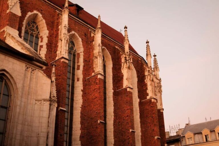 Criminal Kazimierz: In the Footsteps of the Krakow's Vampire - The Experience: Pros and Cons