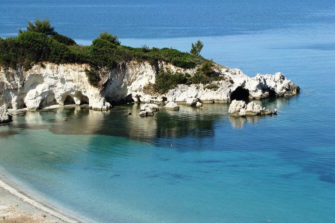 Cruise along the coast of Kefalonia with lunch and wine - Exploring the Itinerary in Detail