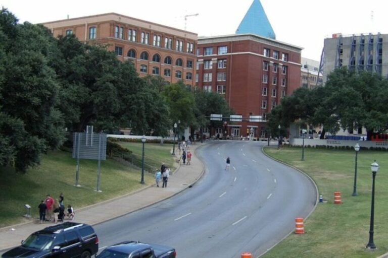Dallas: 2-Hour JFK Assassination Tour without Museum - Transportation and Group Size