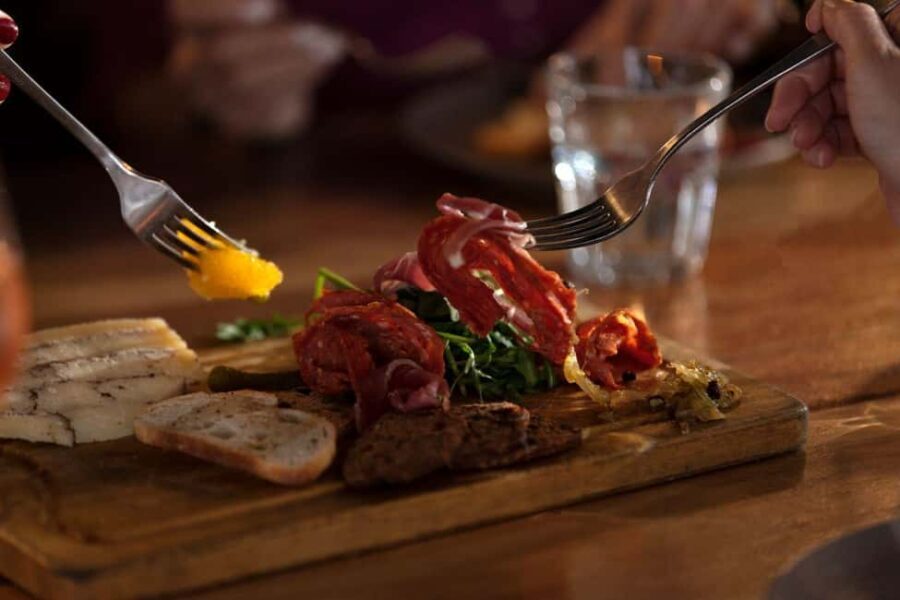 Darwin: 4-Course Dining Experience with Sparkling Wine - Who Should Consider This Experience?