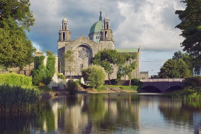 Day trip to Cliffs of Moher & Bunratty Castle and Ennis - The Experience: What We Think You’ll Love and What to Watch Out For