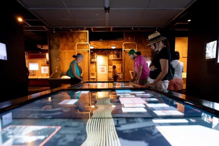 DC: Archives & Portrait Gallery Skip-the-Line Tour 6ppl Max - In-Depth Review of the DC Archives & Portrait Gallery Tour