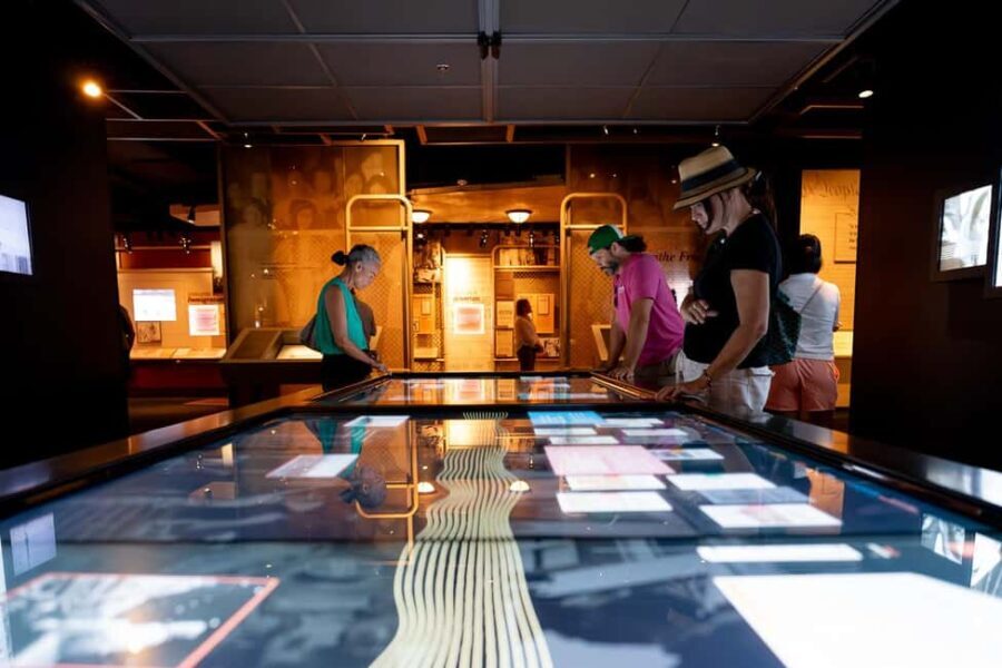 DC: Archives & Portrait Gallery Skip-the-Line Tour 6ppl Max - In-Depth Review of the DC Archives & Portrait Gallery Tour