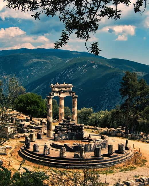 Delphi full Day tour, Osios Loukas and Arachova - The Sum Up
