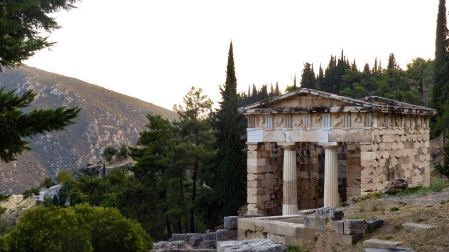 Delphi: Spanish guided one day tour - Exploring Delphi: What Youll Experience