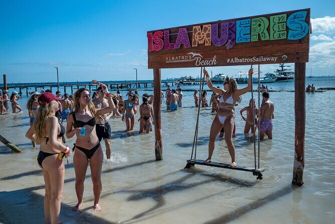 Deluxe Catamaran tour to Isla Mujeres with Open Bar and Lunch - Who Will Love This Tour?