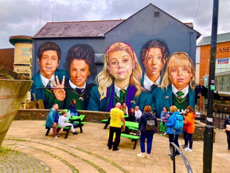 Derry: Guided Derry Girls TV Show Public Tour - Exploring Derry: A Deep Dive into the Tour