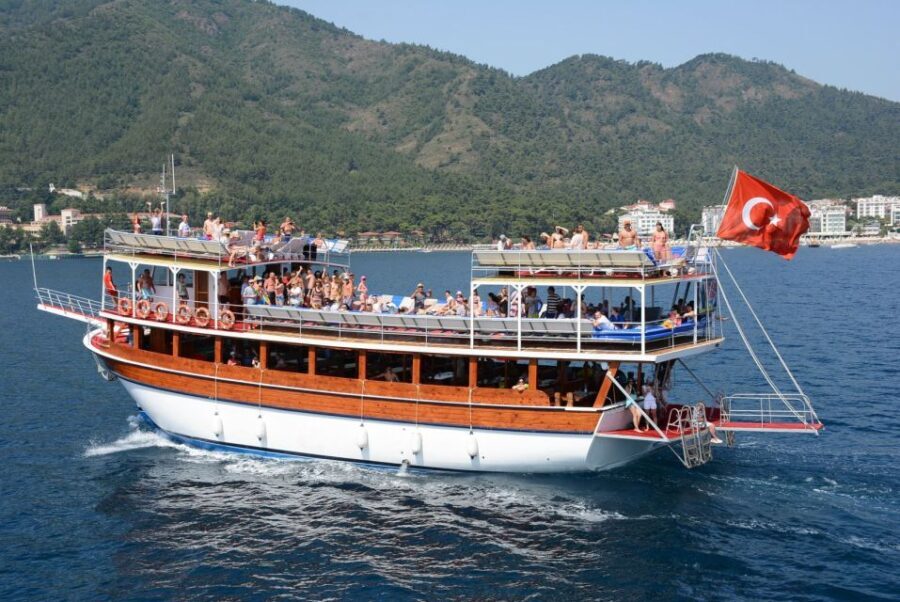 Didim/Altinkum: Lazy Day Boat Trip w/BBQ Lunch