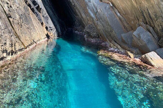 Dinghy tour to Buggerru in Southern Sardinia - An In-Depth Look at the Tour Experience
