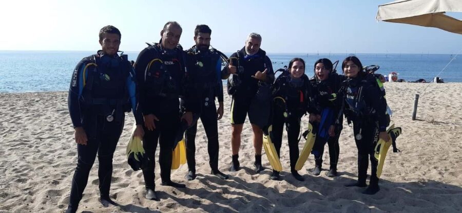 DISCOVER RECREATIONAL SCUBA DIVING. - An In-Depth Look at the Discover Recreational Diving Experience