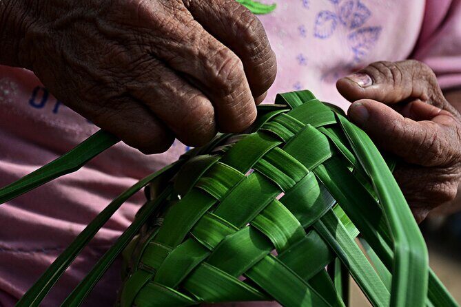 Discover Tahiti Nui, its landscapes and iconic sites. - FAQs