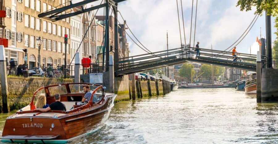 Dordrecht: City Walking Tour with Boat Ride - An In-Depth Look at the Dordrecht Tour