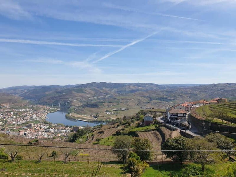 Douro: Traditional Harvest Lunch at Quinta de Sobre a Fonte - How this tour balances value and experience