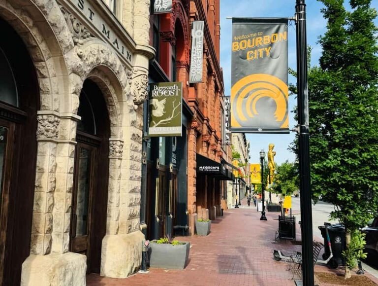 Downtown Louisville: Misfits and Mayhem Walk with Cocktail - An In-Depth Look at the Louisville Misfits and Mayhem Tour