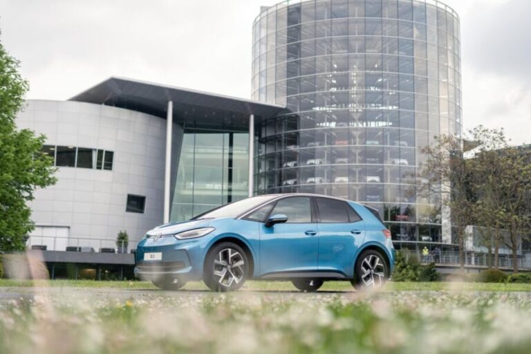 Dresden: Guided tour VW factory , test drive & food - The Value of the Experience