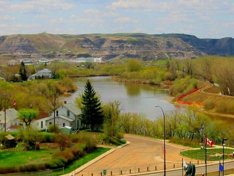 Drumheller: Bad Land & Dinosaur Museum Tour from Calgary - An In-Depth Look at the Drumheller Tour Experience