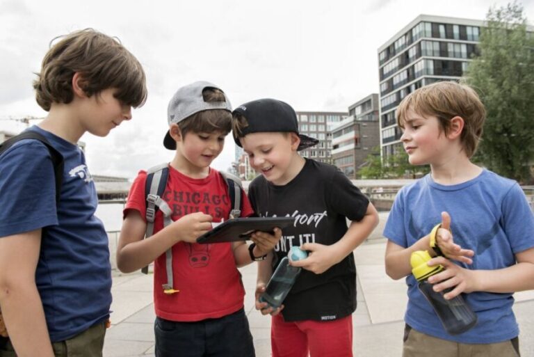Düsseldorf: City Exploration Game for Kids with Geolino - A Detailed Look at the Düsseldorf City Exploration Game