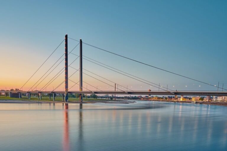 Dusseldorf: Express Walk with a Local in 60 minutes - Why This Tour Offers Great Value