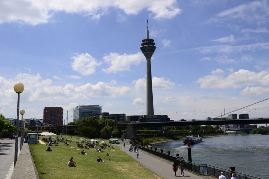 Düsseldorf: Old town and banks of Rhine - heart and lifeline - A Detailed Look at the Düsseldorf Walking Tour