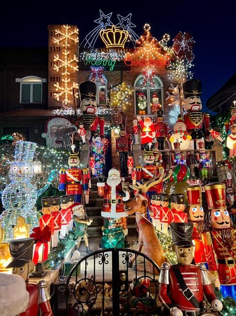 Dyker Heights Christmas Tour: Magic of Christmas in New York - A Detailed Look at the Tour Experience