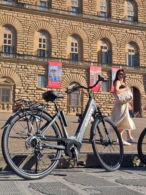 E-bike tour with Florentine tour guide, toast included - In-Depth Look at the Experience