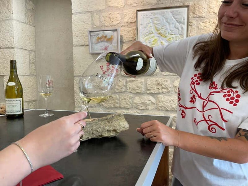 e-Mehari Tour and tasting Chablis Clotilde Davenne - A Complete Look at the e-Mehari Tour and Wine Tasting Experience