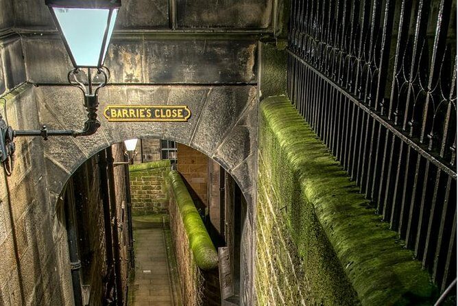 Edinburgh 2 Hour Nighttime Ghost Tour Italian Tour Guide - Final Thoughts: Is This Tour Worth It?
