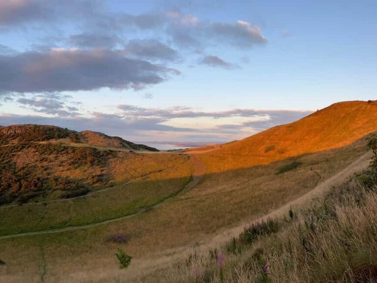 Edinburgh: Arthur's Seat Hiking Tour with Local Guide - The Experience in Detail