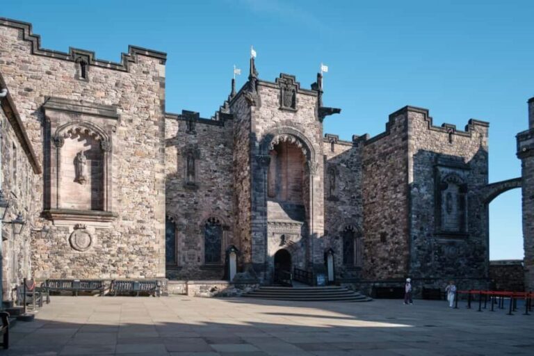 Edinburgh: Castle Guided Tour & Holyrood Palace Ticket - A Deep Dive into the Experience
