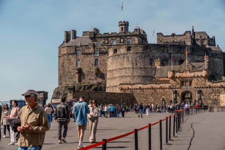 Edinburgh Castle Tickets & Tour - Scottish Guide In a Kilt - Starting Point and Group Size