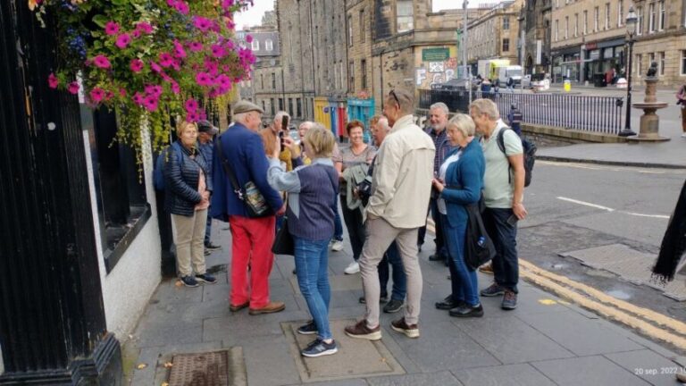 Edinburgh: City Highlights Private Guided Walking Tour - Walking Through History and Architecture