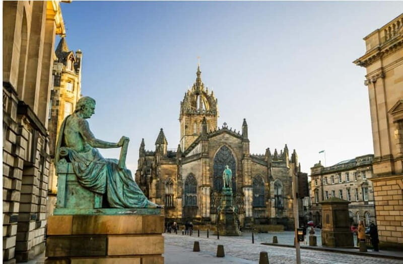 Edinburgh: Grand Historic and Literary Coach Tour - Exploring Edinburgh on a Coach: What to Expect
