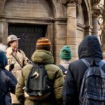 Edinburgh: Historical Gems Tour with Whisky & Local Flavours - Exploring Hidden Alleys and Architectural Treasures