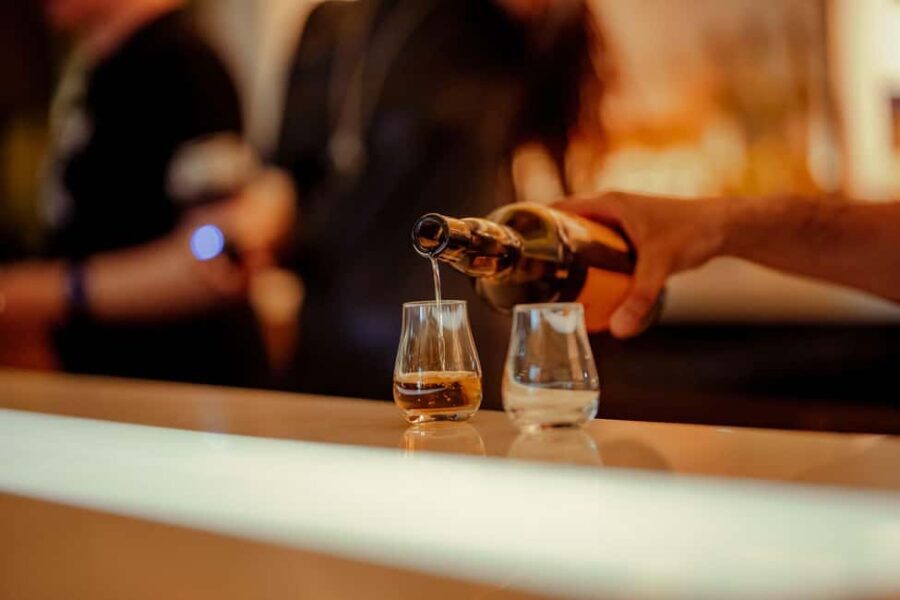 Edinburgh: Johnnie Walker Whisky Explorers Guided Tasting - Detailed Itinerary Breakdown
