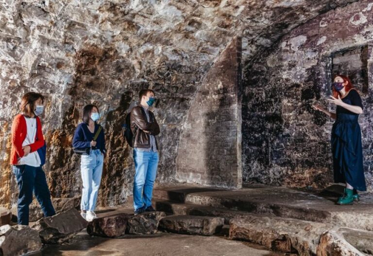 Edinburgh: Late-Night Underground Vaults Terror Tour - What to Expect Step-by-Step