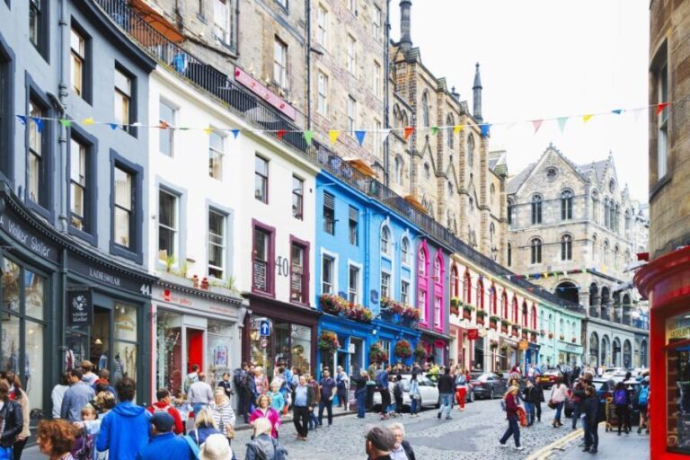 Edinburgh Old Town: Professional Photoshoot & Edited Photos - Breaking Down the Itinerary