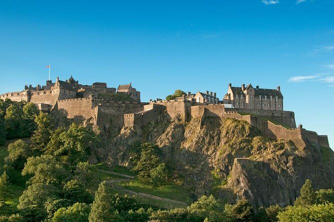 Edinburgh Rail Trip from London with Castle entry and Hop-on Hop-off bus - FAQs