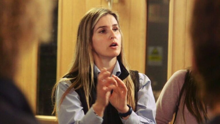 Edinburgh: Stirling, Whisky and St Andrews Tour in Spanish - Practical Aspects and Value