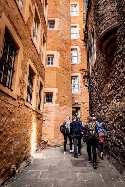 Edinburgh: Stunning Old Town Walking Tour - Visiting St Giles Cathedral: Scotland’s Spiritual Heart