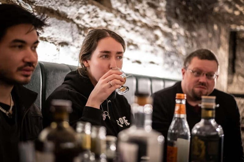 Edinburgh: The Lost Close Underground Scotch Whiskey Tasting - Location and Atmosphere
