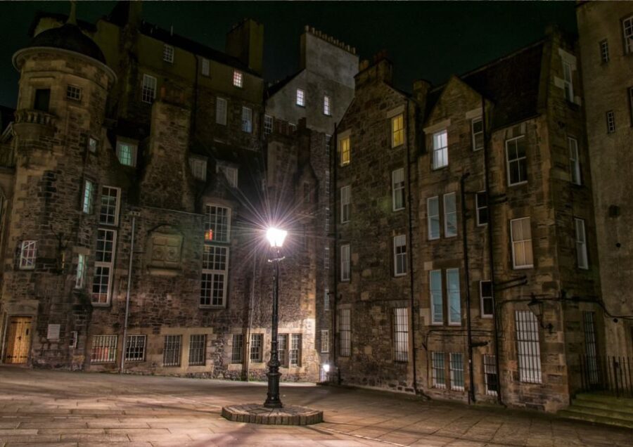Edinburgh: Witches Old Town Walking Tour & Underground Vault - An In-Depth Look at the Experience